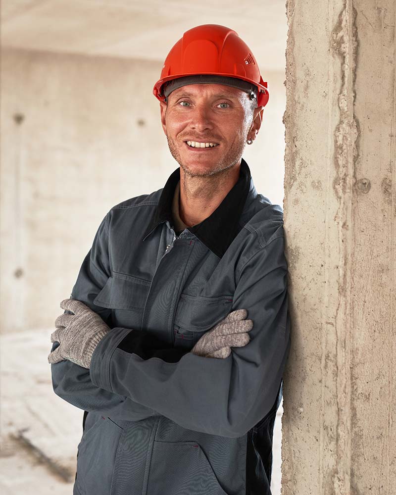 smiling-construction-worker-75B2Q9A.jpg